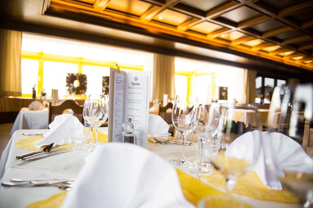 Hotel Paradies Marlengo Bagian luar foto