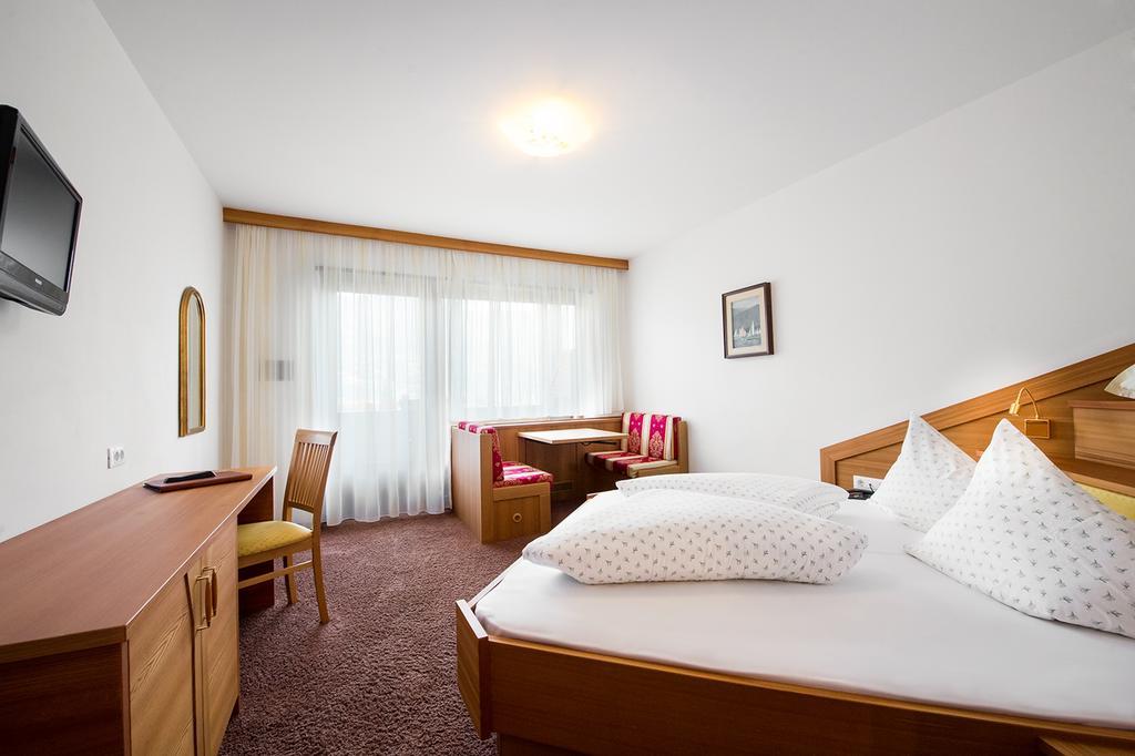 Hotel Paradies Marlengo Bagian luar foto