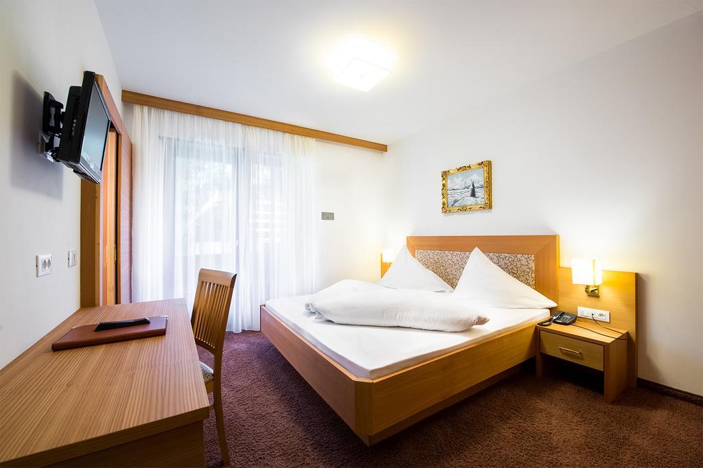 Hotel Paradies Marlengo Bagian luar foto
