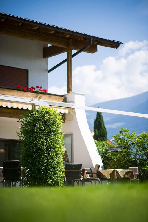 Hotel Paradies Marlengo Bagian luar foto